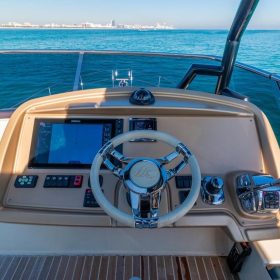 Buồng lái Du Thuyền Beneteau 62ft