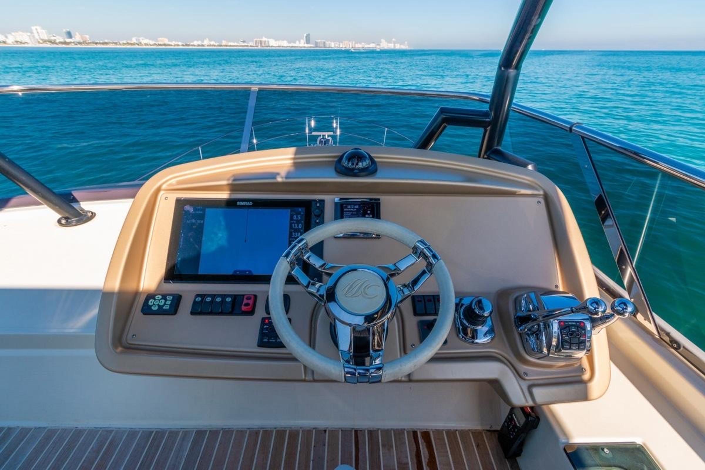 Buồng lái Du Thuyền Beneteau 62ft