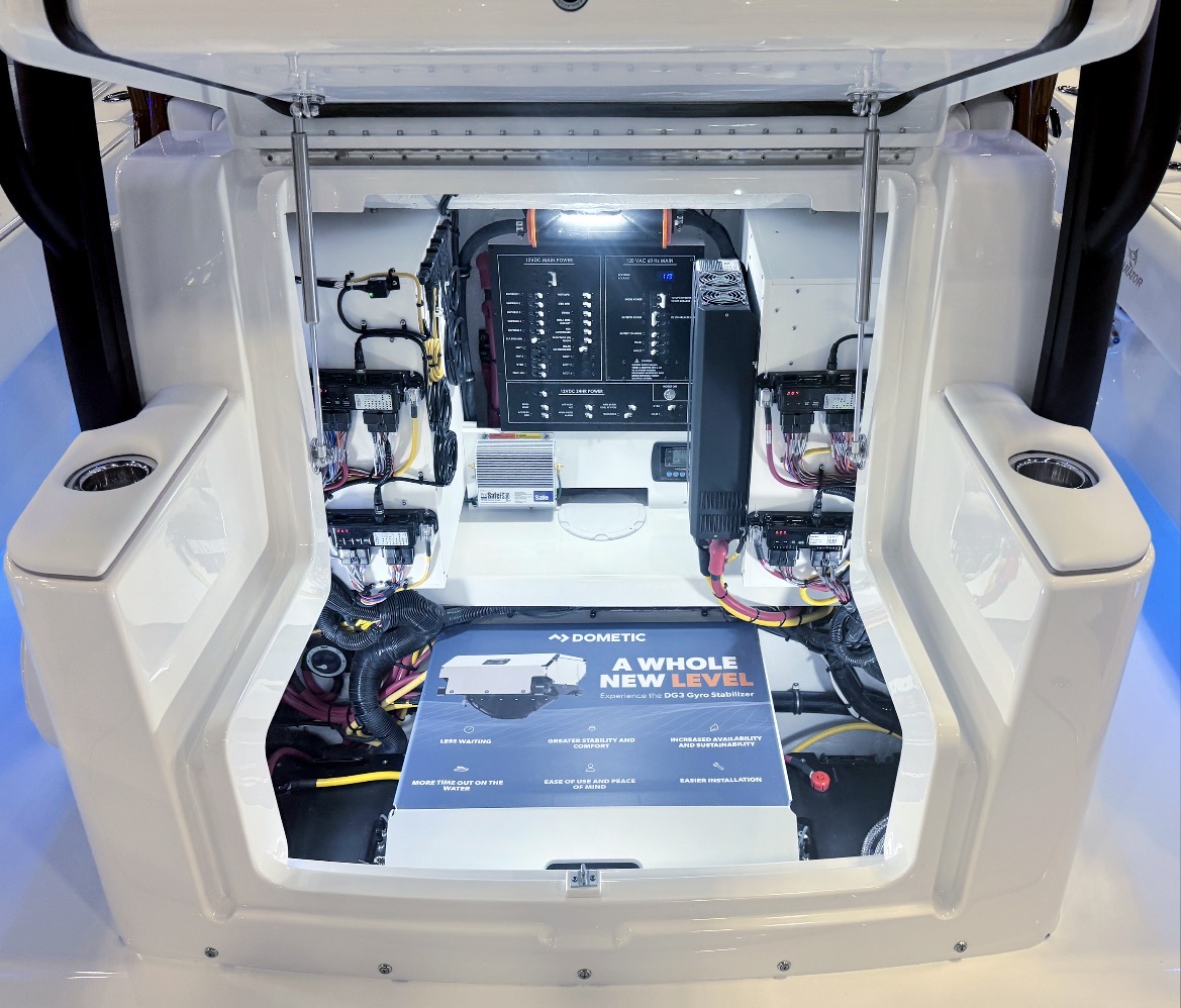 Một gyro stabilizer thực tế được lắp trong khoang kỹ thuật sau