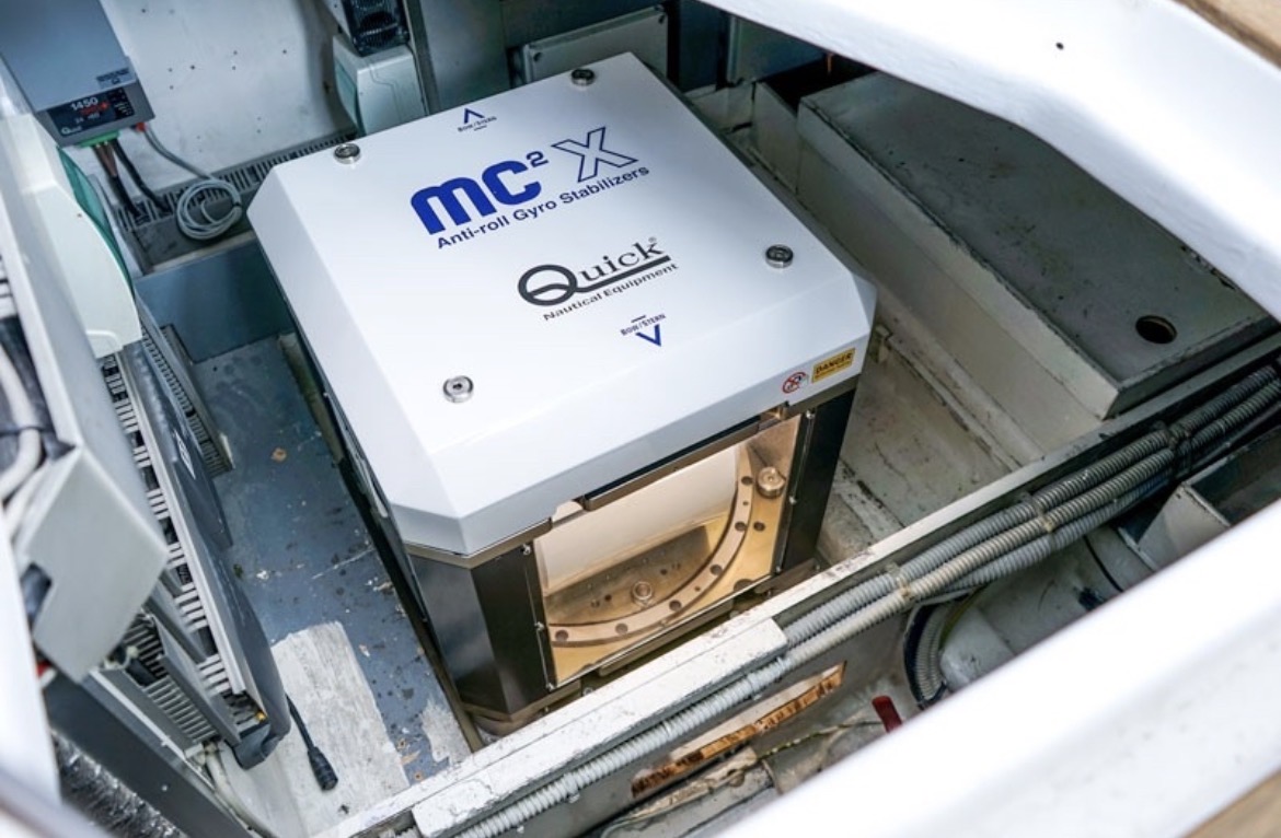 Một loại gyro nhỏ hơn (Quick MC² series) được đặt dưới ghế hay khu vực kỹ thuật tàu nhỏ.